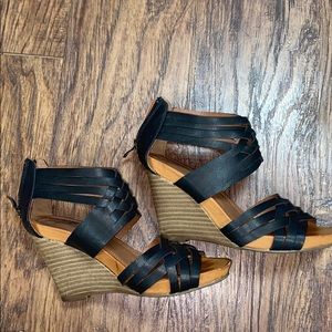 Black strap wedges